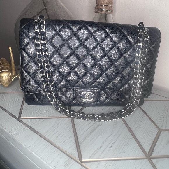 Chanel Maxi Single Flap Caviar Quilted - Picture 2 of 10